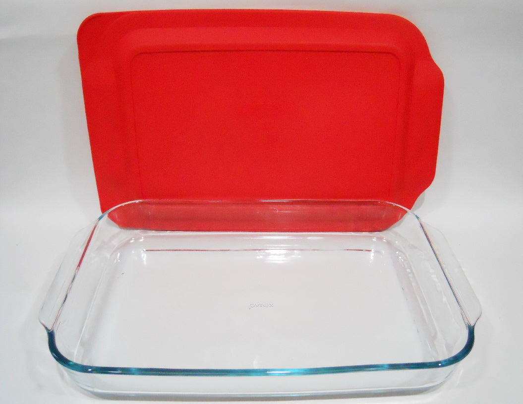 Pyrex Pro Rectangle Storage Dish with Red Vented Lid - Shop Food