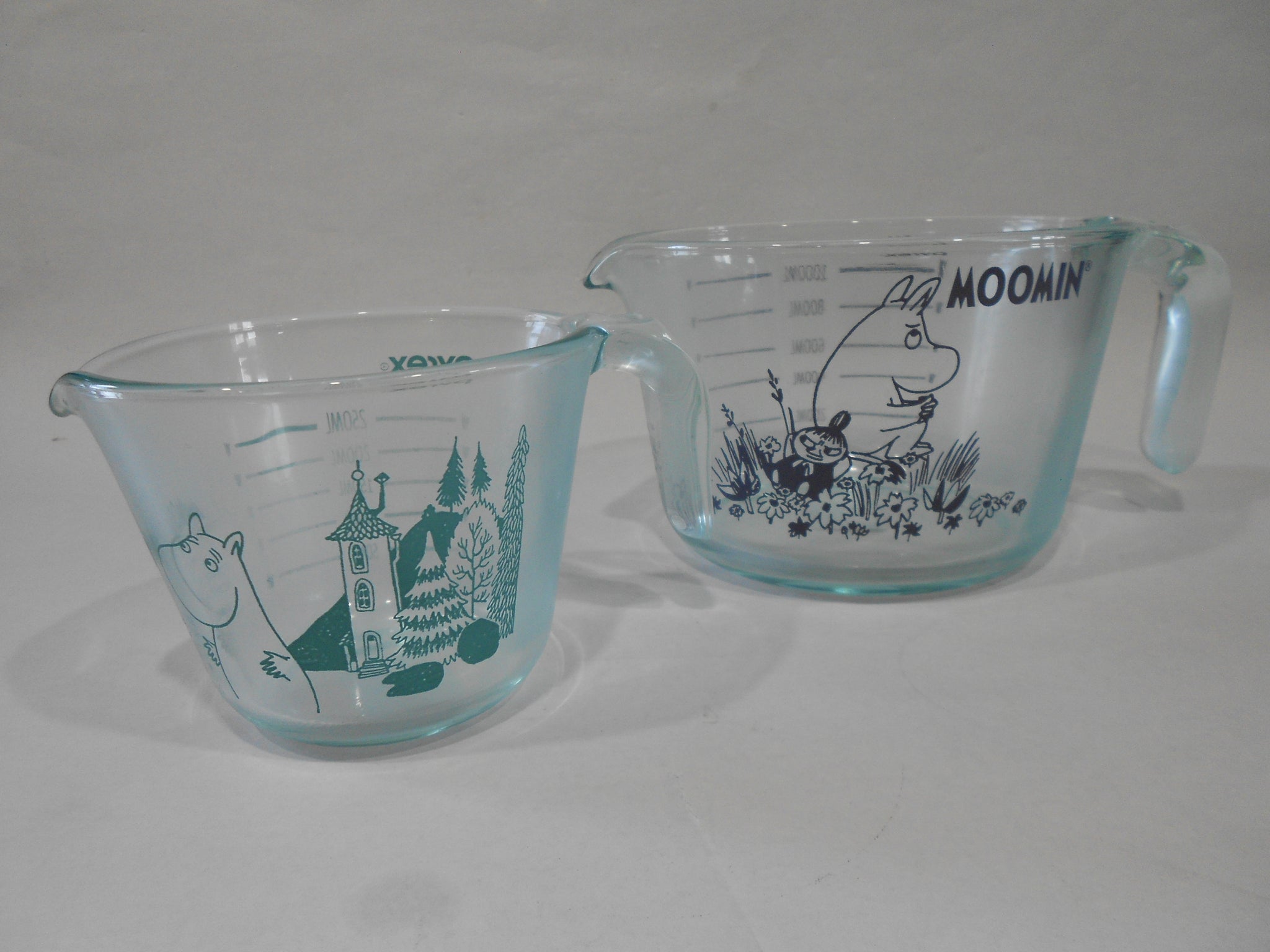 Pyrex Moomin HTF New 2-pc MOOMIN x PYREX Measuring Cup Set *Moomintroll Snorkmaiden ...