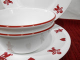 4-pc Corelle GINGERBREAD MEN & HEARTS Dinnerware Set DINNER PLATES Red Rim BOWLS