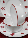 4-pc Corelle GINGERBREAD MEN & HEARTS Dinnerware Set DINNER PLATES Red Rim BOWLS