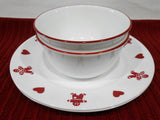 4-pc Corelle GINGERBREAD MEN & HEARTS Dinnerware Set DINNER PLATES Red Rim BOWLS