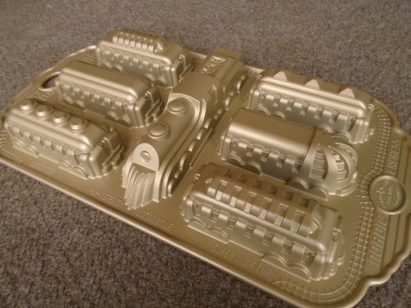Nordicware 3D CATERPILLAR Cakelet Cake 11x13 HEAVY Cast Aluminum Pan * –  Tarlton Place