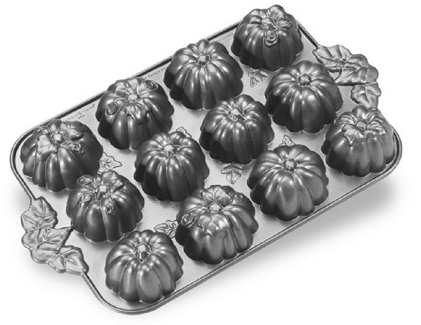 Nordicware 12 AUTUMN Harvest PUMPKIN PATCH Bundt Muffin Pan HEAVY Cast –  Tarlton Place